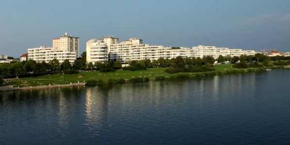 Kaisermühlen rigardate de Reichsbrücke