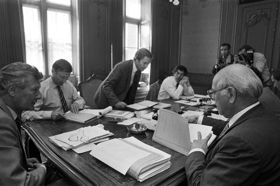 Kabinetsinformatie 1981 v.l.n.r. De Koning , Van Agt , Terlouw, Lubbers en Den , Bestanddeelnr 931-6061