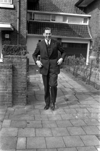 Kabinetsformatie, Minister Biesheuvel verlaat huis van Zijlstra, Bestanddeelnr 920-1587