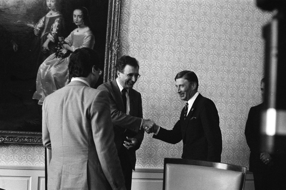 Kabinetsinformatie 1981 met formateurs Van Thijn en Kremers formateurs ontvange, Bestanddeelnr 931-6152