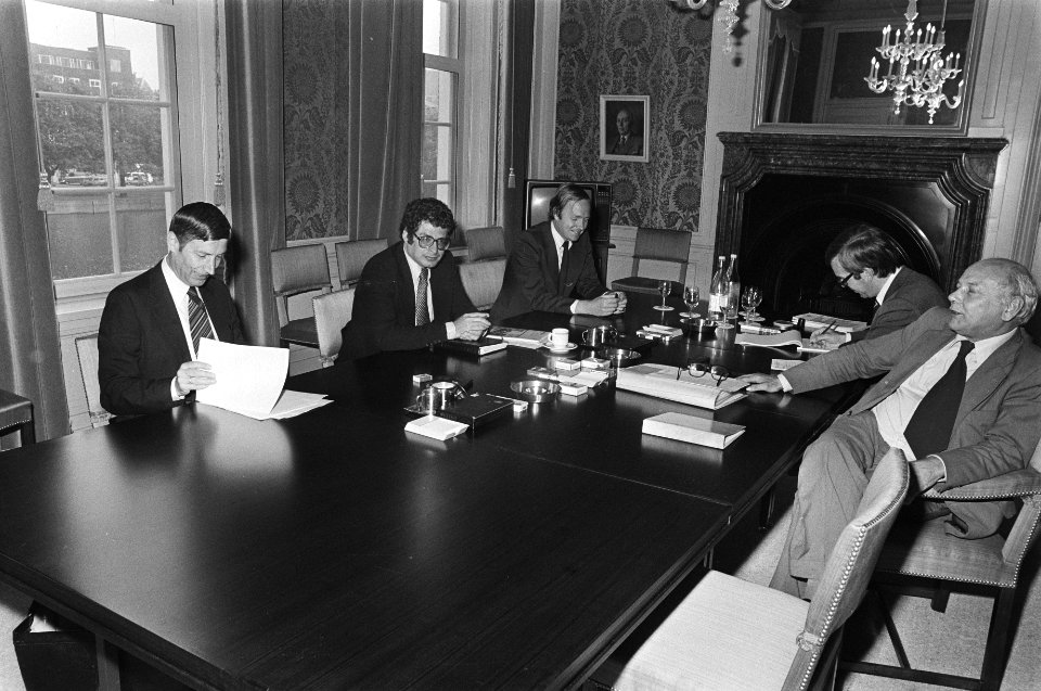 Kabinetsformatie vlnr Van Agt , Van Thijn , Terlouw en Den Uyl, Bestanddeelnr 929-3130