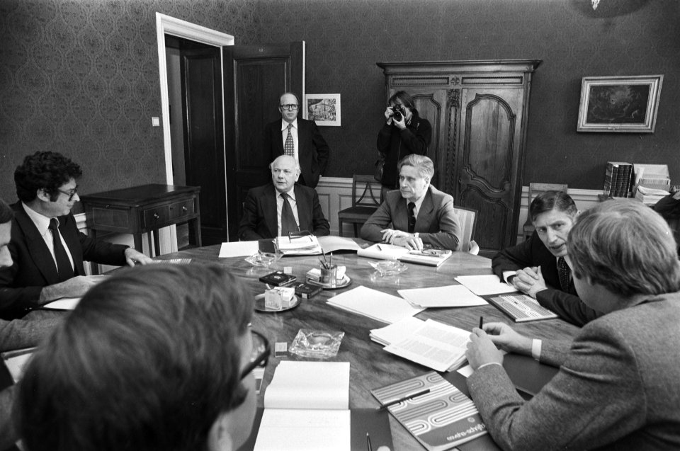 Kabinetsformatie vlnr Van Thijn , Den Uyl , Vering Van Agt, Bestanddeelnr 929-3710