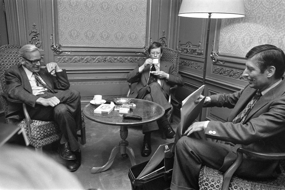 Kabinetsformatie vlnr informateur Van der Grinten , Wiegel en Van Agt, Bestanddeelnr 929-4392