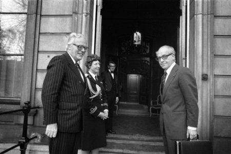 Kabinetsformatie informateurs Verdam (l) en Vrolijk bij Paleis Lange Voorhout, Bestanddeelnr 929-4058