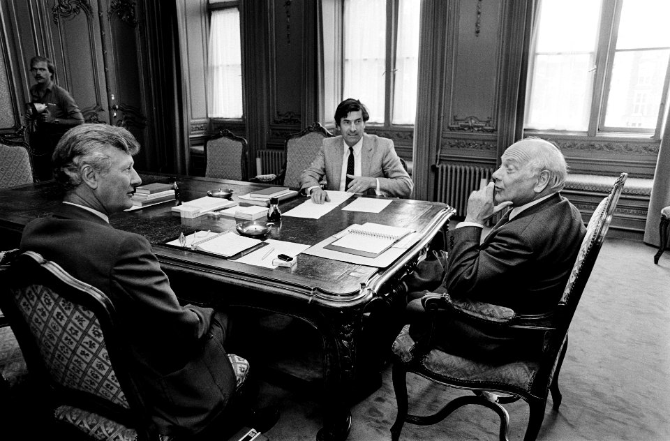 Kabinetsformatie informateurs Lubbers en De Koning ontvingen PvdA-fractieleider, Bestanddeelnr 931-5212