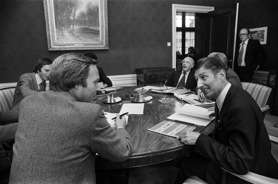 Kabinetsformatie vlnr Van Thijn , Den Uyl , Vering Van Agt, Bestanddeelnr 929-3711