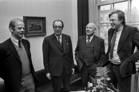 Kabinetsinformateur Ruppert ontvangt fractieleiders progressieve drie, v.l.n.r. , Bestanddeelnr 926-1773