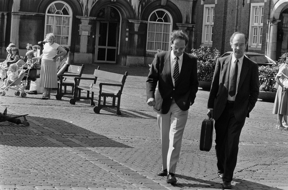 Kabinetsinformatie VVD onderhandelaar Nijpels op Binnenhof op weg naar kabinets, Bestanddeelnr 933-7058