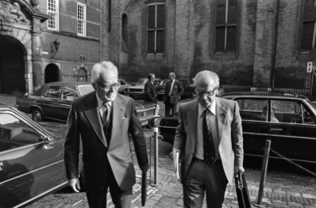 Kabinetsformatie nieuwe informateurs Verdam (l) en Vrolijk komen aan op Binnenh, Bestanddeelnr 929-3858