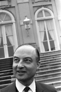 Kabinetsformatie, drs. Schmelzer verlaat Huis ten Bosch, Bestanddeelnr 920-1768