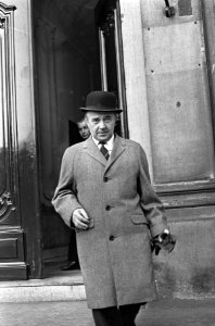 Kabinetsformatie, Minister De Jong verlaat zijn departement, Bestanddeelnr 920-1958