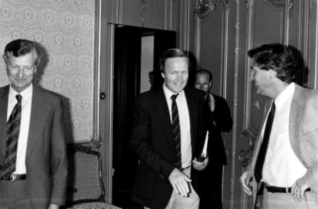 Kabinetsformatie informateurs Lubbers en De Koning ontvingen VVD-fractieleider , Bestanddeelnr 931-5216