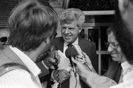 Kabinetsinformatie informateur de Koning ontving president directeur van Ned. B, Bestanddeelnr 933-6697