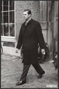 Kabinetsraad Minister Biesheuvel na de vergadering, Bestanddeelnr 090-0801
