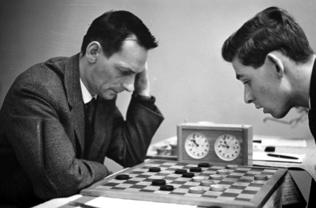 Kampioenschappen dammen in Utrechtse Erasmushuis Golstvoogd en W de Jong, Bestanddeelnr 913-7964