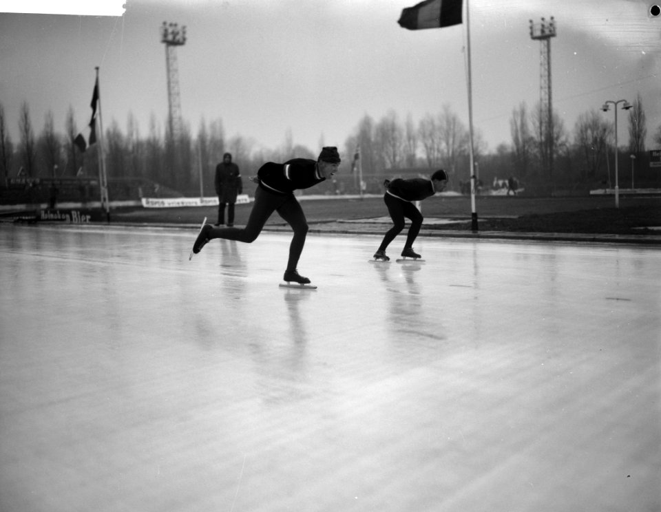 Kampioenschap van Nederland schaatsen lange baan Jaap Edenbaan A Vroege (links, Bestanddeelnr 913-6276