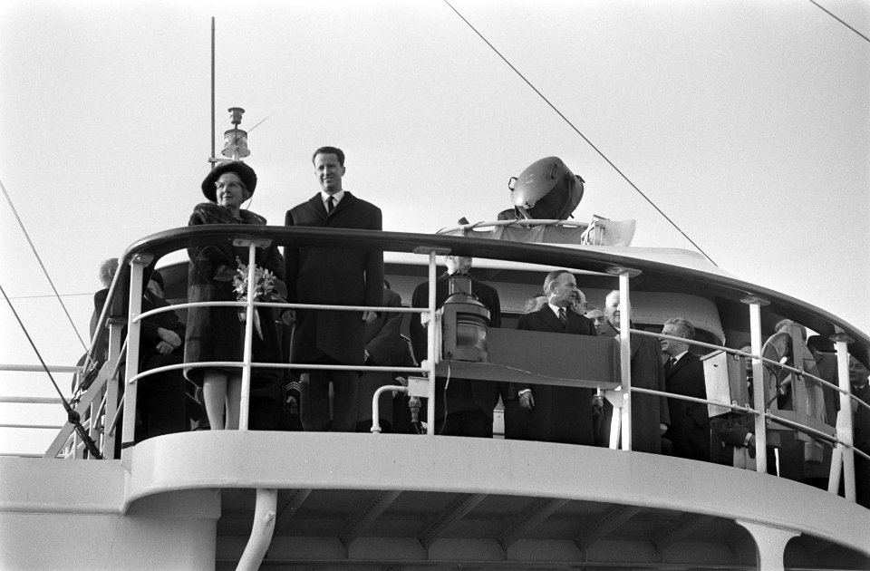Kanaal Gent-Terneuzen officieel in gebruik gesteld door Koningin Juliana en Koni, Bestanddeelnr 921-9605