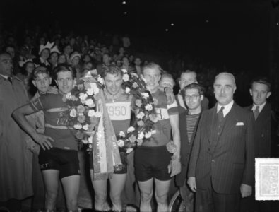 Kampioenschappen Wielerronde profs 50 kilometer Van links naar rechts Van Beek M, Bestanddeelnr 904-0786