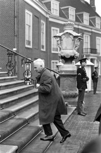 Kabinetsformatie Huis ten Bosch , prof. ir. Mazure (voorzitter Eerste Kamer ), Bestanddeelnr 920-0854