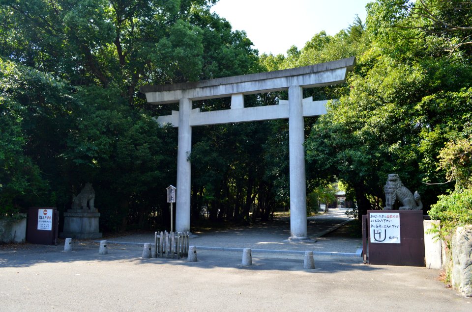 Kamayama-jinja torii
