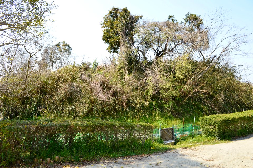 Kamadozuka Kofun, zenkei