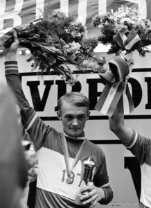 Kampioenschap van Nederland Veldrijden 1971, wielrennen, Apeldoorn Wildeboer me, Bestanddeelnr 924-2227