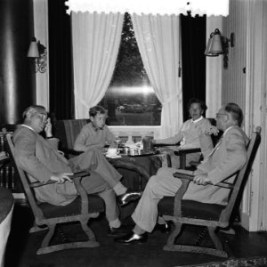Kabinetsformatie bespreking De Gaay Fortman ten huize van mr Burger te Zwolle, Bestanddeelnr 907-9657