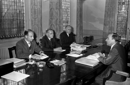 Kabinetsformatie. Nu de heer Beernink er niet meer bij is zijn er nog drie fract, Bestanddeelnr 917-5766
