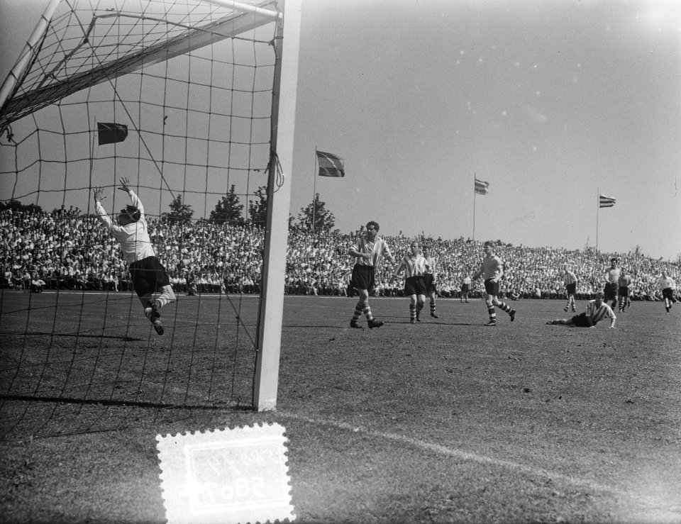 Kampioenschappen Voetbal. Eindhoven tegen Sparta 0-2, Bestanddeelnr 905-8074