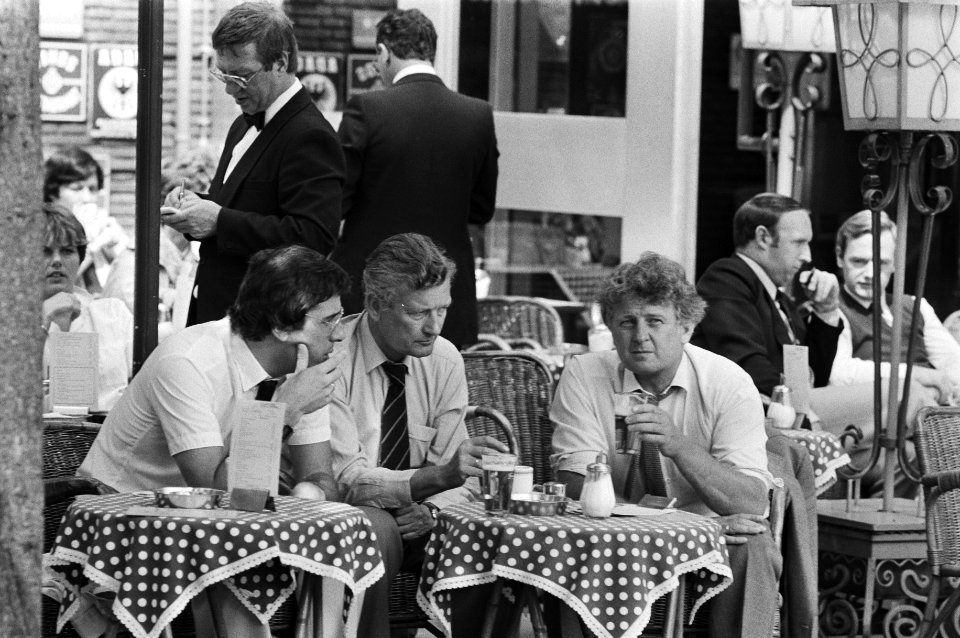 Kabinetsformatie 1981 v.l.n.r. een CDA-voorlichter, informateur De Koning en CD, Bestanddeelnr 931-6084