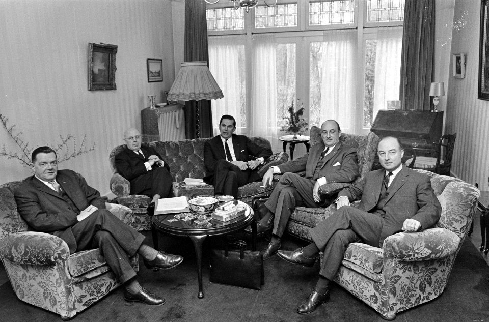 Kabinetsformatie, overleg bij prof. Beel , v.l.n.r. Beernink, Beel, Biesheuvel, , Bestanddeelnr 920-1487