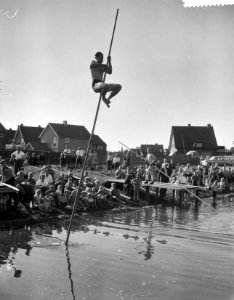 Kampioenschap van Nederlandse polstokverspringen in Apeldoorn, D Jullen uit Lek, Bestanddeelnr 910-6486