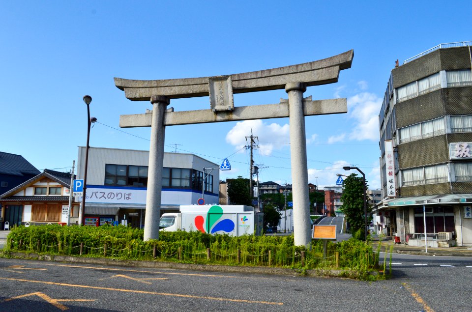 Kameyama Station (Mie), torii