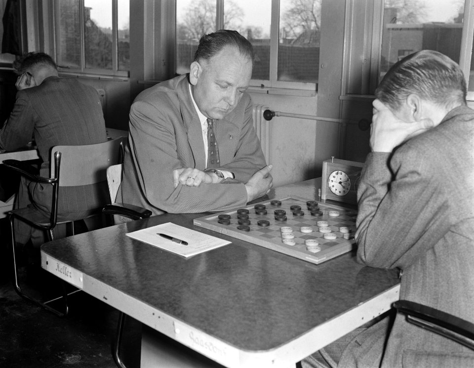 Kampioenschappen dammen Keller (links), Bestanddeelnr 907-0099