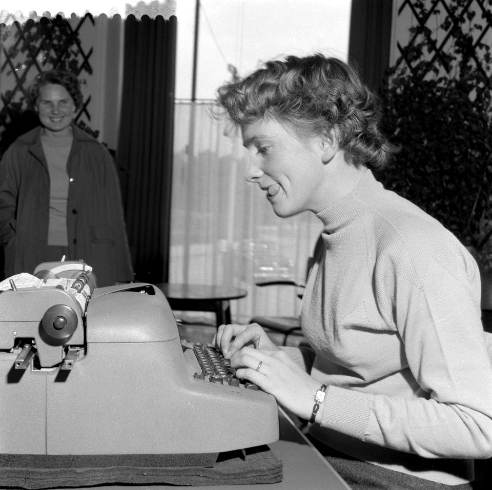 Kampioenschap machineschrijven in de Houtrusthal in Den Haag, Bestanddeelnr 908-9926