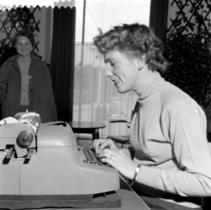 Kampioenschap machineschrijven in de Houtrusthal in Den Haag, Bestanddeelnr 908-9926