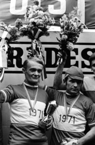 Kampioenschap van Nederland Veldrijden 1971, wielrennen, Apeldoorn links Gerrit, Bestanddeelnr 924-2226