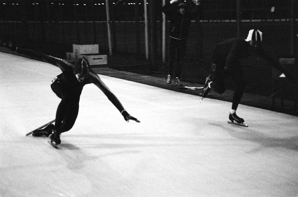 Kampioenswedstrijden marathon schaatsen op Uithof in Den Haag . Winnaar Jan Kooi, Bestanddeelnr 931-9763