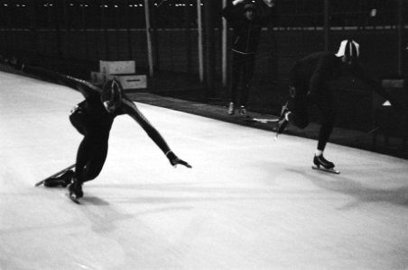 Kampioenswedstrijden marathon schaatsen op Uithof in Den Haag . Winnaar Jan Kooi, Bestanddeelnr 931-9763