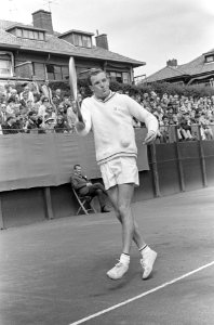 Kampioenschap Tennis op Metsbanen, Tom Okker in aktie tegen Jan Hajer, Bestanddeelnr 919-4474
