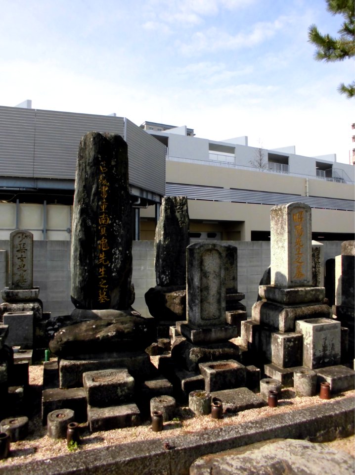 Kamei-Nanmei-Grave-Joman-Temple-Fukuoka