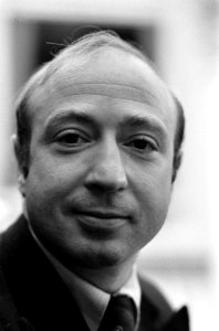 Kamerdebat ivm verdwijning oorlogsmisdadiger Menten Hans Knoop (Accent) op p, Bestanddeelnr 928-8934