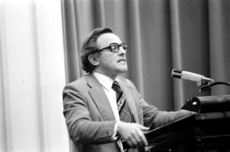 Kamerlid C F Kleisterlee (KVP) spreekt, Bestanddeelnr 926-9974