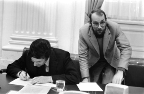 Kamerlid Schouten (ARP, links) naast minister Lubbers, Bestanddeelnr 926-9722