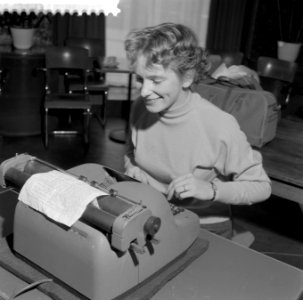 Kampioenschap machineschrijven in de Houtrusthal in Den Haag, Bestanddeelnr 908-9925