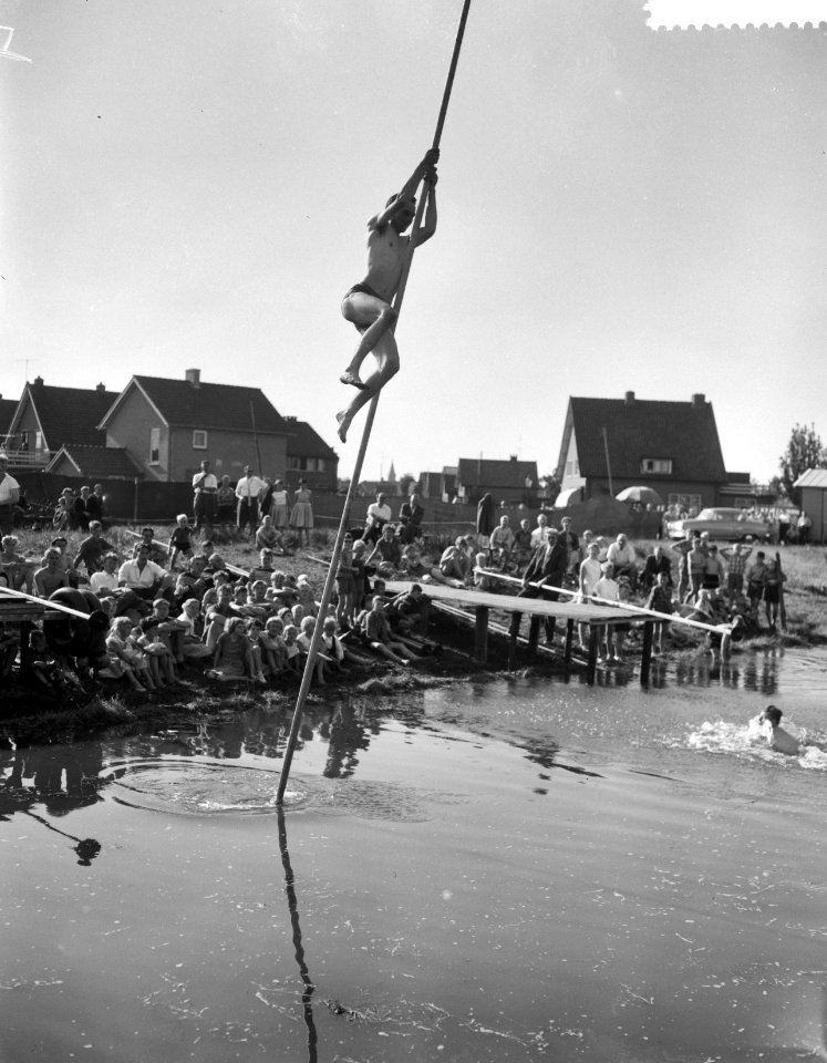 Kampioenschap van Nederlandse polstokverspringen in Apeldoorn, Tj Idzardi uit V, Bestanddeelnr 910-6485