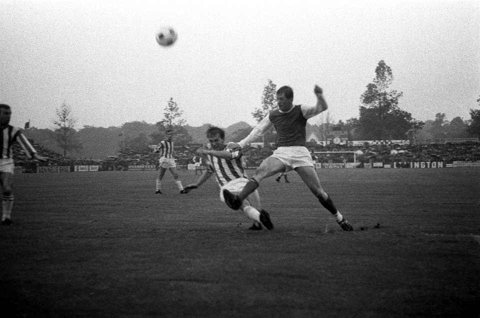 Kampioenschap Zondag-Amateurs, DCG wint met 2-1 van UVS. Spelmomenten, Bestanddeelnr 921-5021