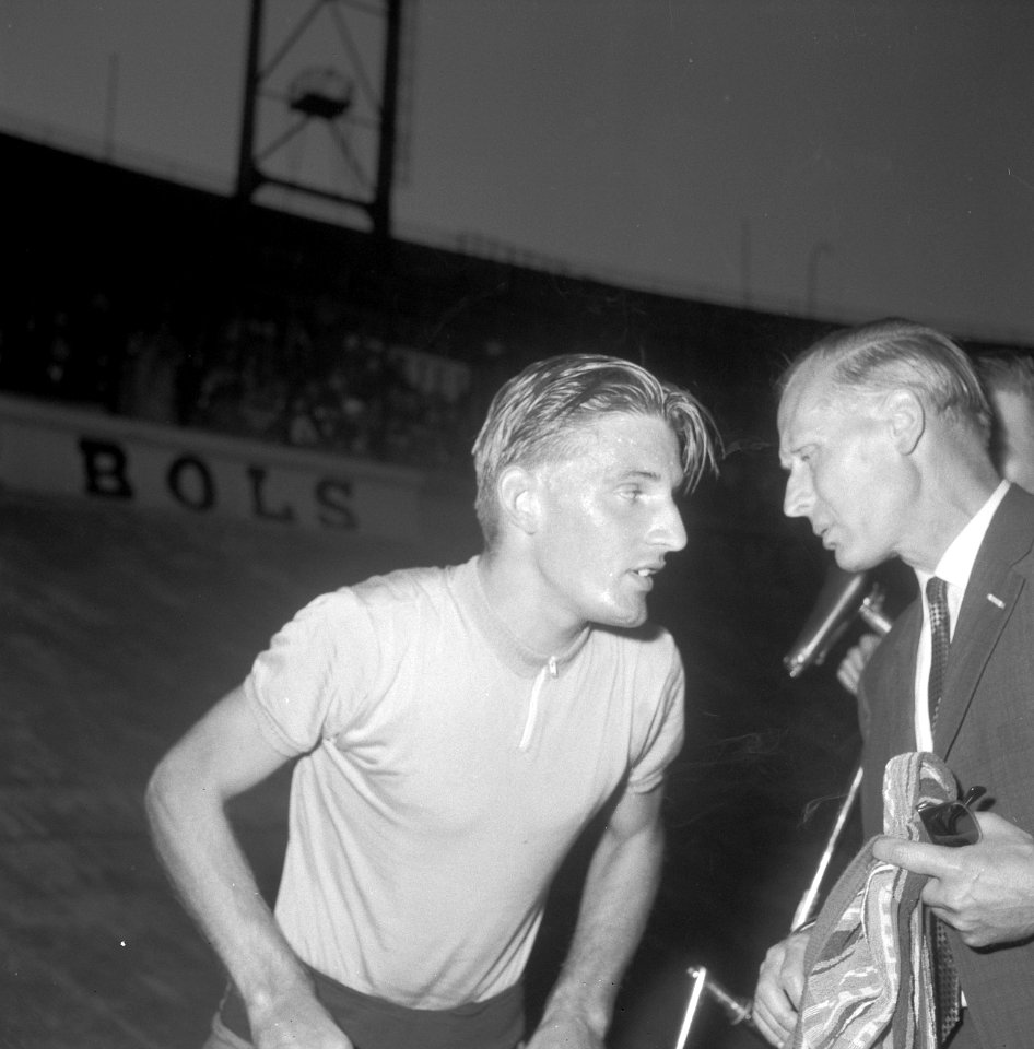 Kampioenschappen op de baan in Olympisch Stadion , achtervolging amateurs Tiemen, Bestanddeelnr 916-7009