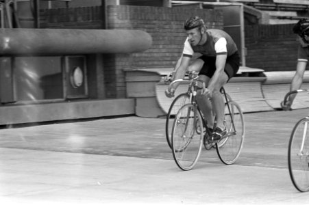 Kampioenschap van Nederland, wielrennen amateurs op de baan Peter van Doorn in a, Bestanddeelnr 925-7432