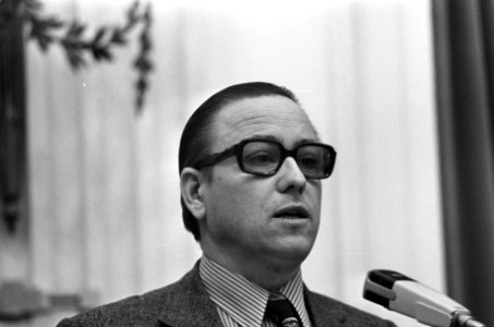 Kamerlid P H van Zeil (KVP), Bestanddeelnr 927-0271